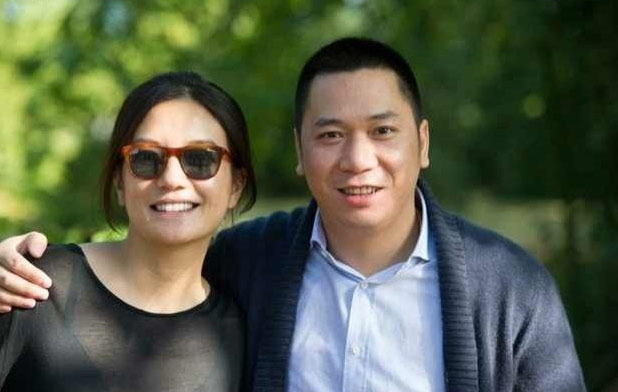 趙薇依偎老公黃有龍甜蜜照曝光 小四月撒嬌賣萌