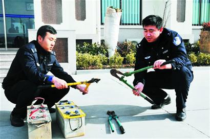 數萬照片中揪出黑手