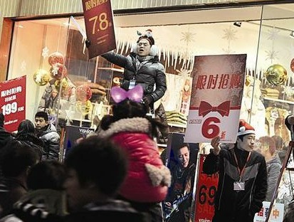 商家圣誕節折扣忽悠人 專柜先提價再打折