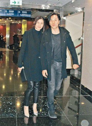 鄭伊健及蒙嘉慧笑容滿面到場，但沒有接受訪問就匆忙進場。