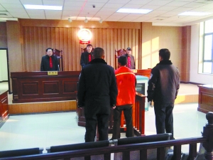 賈正武庭審現(xiàn)場。本報(bào)記者 郭玉紅 攝