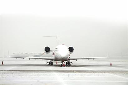 雪阻高速機(jī)場車站青島交通告急 28條高速路關(guān)閉