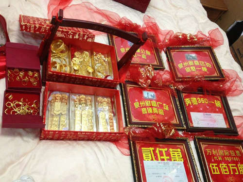 福建萬利集團老總嫁女 嫁妝數億擺席8天(組圖)