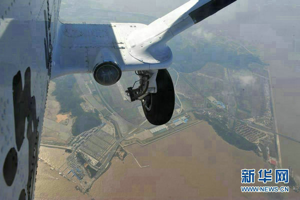 資料圖：中國海監(jiān)固定翼飛機進(jìn)行海島保護(hù)專項巡查。
