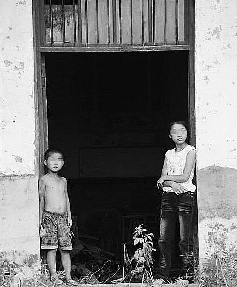 周飛龍遇害后，妻子改嫁，留下一對年幼的兒女。