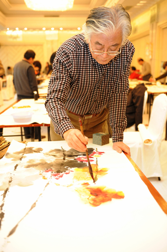 政協書畫筆會舉行 委員盡展才情贊青島