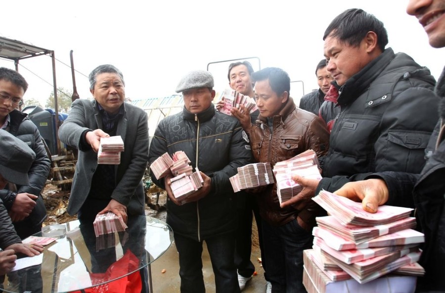 江西種糧大戶為農民發放140萬元年終獎