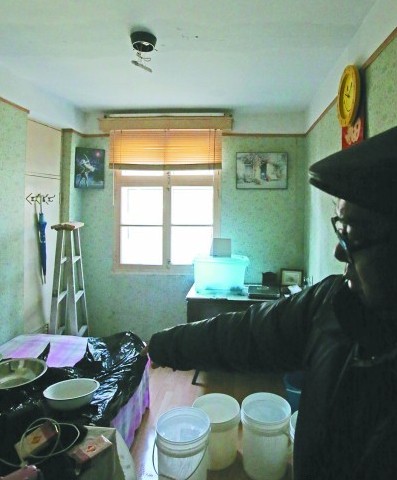 八大湖小區發生慘劇 老人清積水墜梯身亡