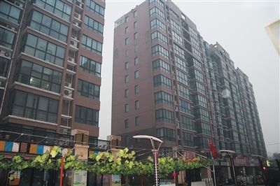 蘭亭公司開發的蘭亭名苑的17、18號樓，“房妹”的部分房產就在這兩棟樓。