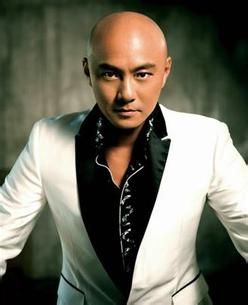 張衛健與妻子吵架穿內褲被關門外