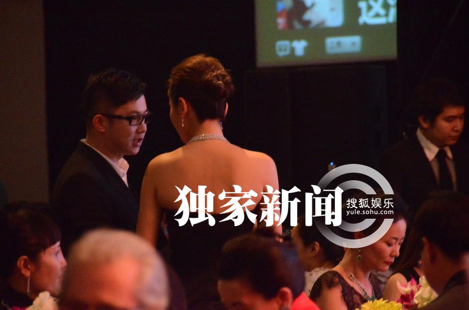 辣媽劉濤性感現身晚宴