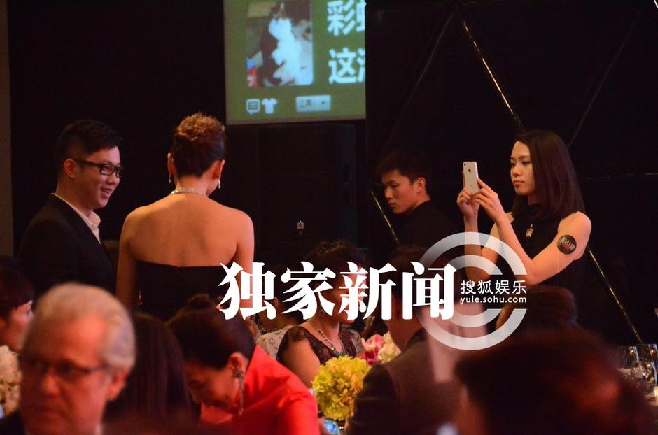 辣媽劉濤性感現身晚宴