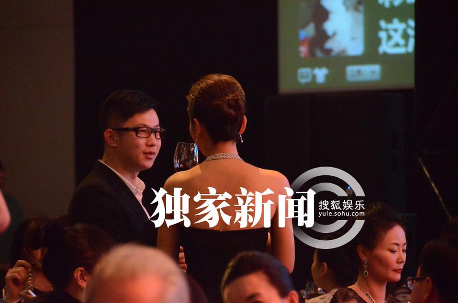 辣媽劉濤性感現身晚宴