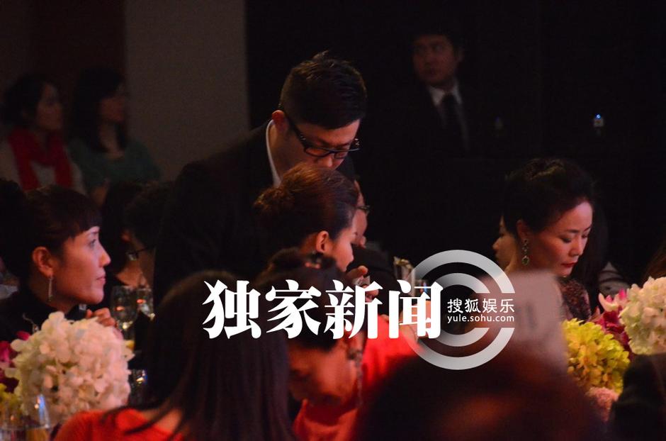 辣媽劉濤性感現身晚宴