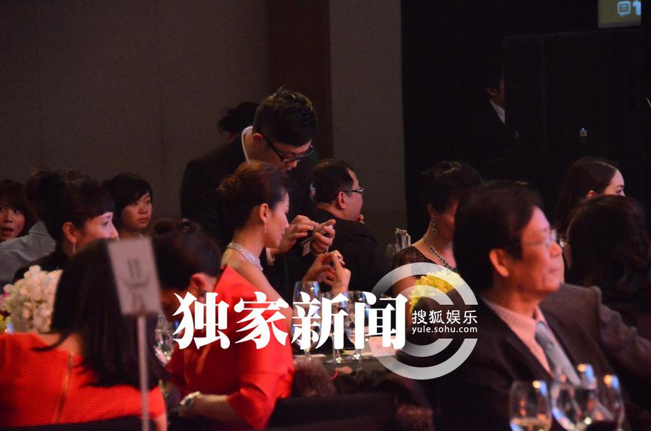 辣媽劉濤性感現身晚宴
