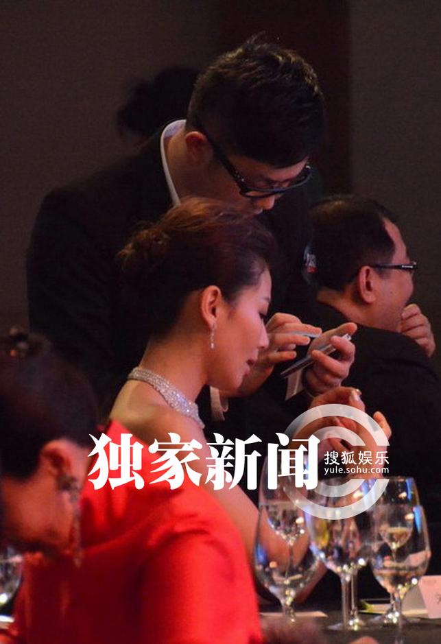 辣媽劉濤性感現身晚宴