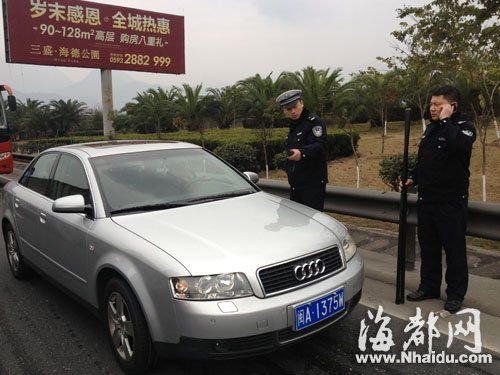歹徒開著豪車，在高速上被警方截停