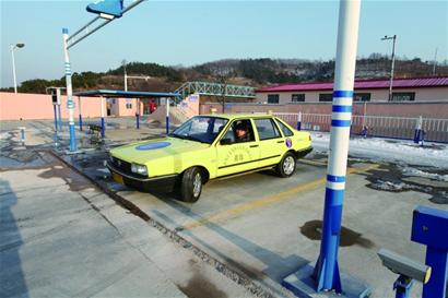 記者調(diào)查發(fā)現(xiàn)不少駕校學(xué)車費(fèi)高于物價(jià)部門