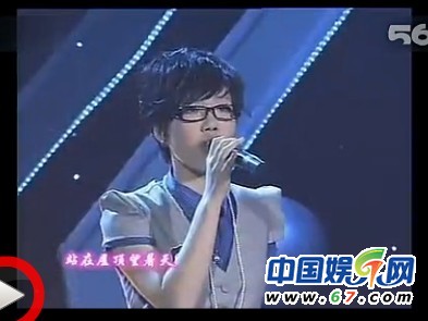 吳莫愁09年參加選秀視頻曝光 短發(fā)淡妝清純?nèi)缰袑W生