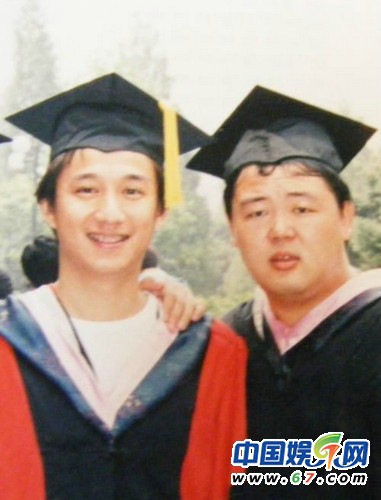 宋丹丹高考遇初戀導致落榜 揭秘明星考試趣聞及青澀照