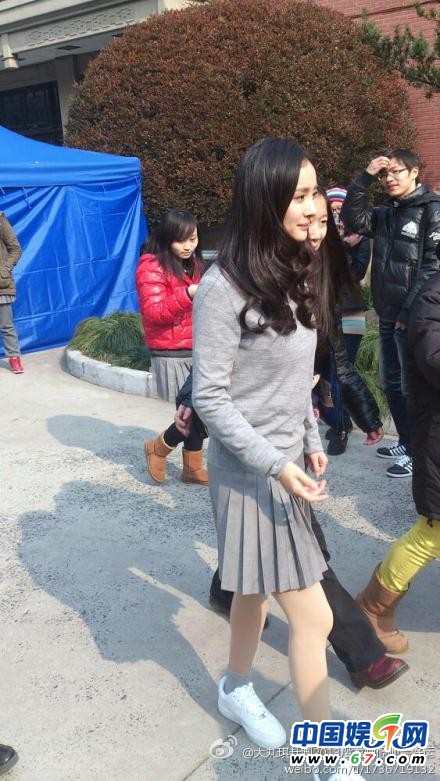 《小時代》拍攝現場花絮 楊冪郭采潔學生制服造型曝光