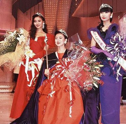亞姐萬(wàn)綺雯被開(kāi)七位數(shù)拍三級(jí)片