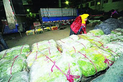 青島蔬菜市場七成外地貨 運(yùn)輸成本高菜價難降