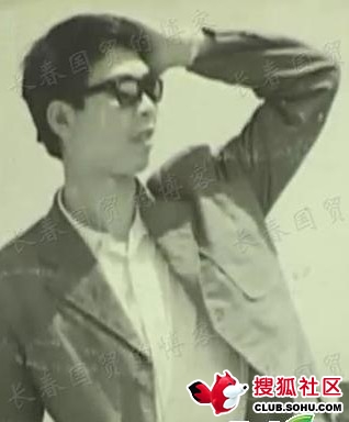 內地五大名導雷人舊照曝光 陳凱歌“晾蛋”張藝謀玩半裸