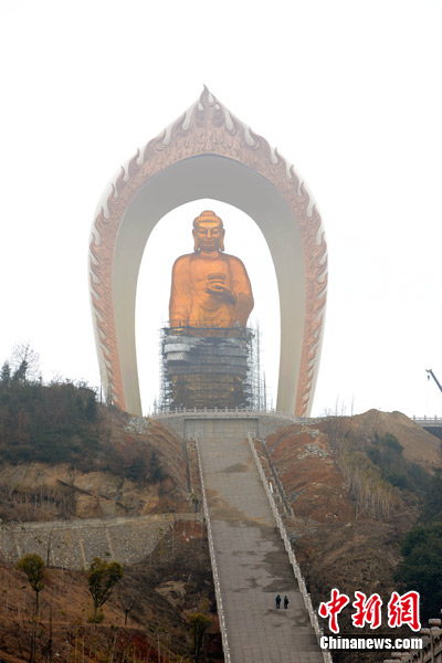 世界最高阿彌陀佛大佛現“金身”露真容