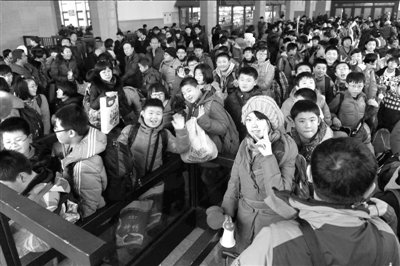 記者走訪調查203人僅半數購得火車票