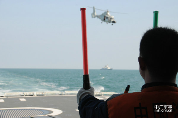 資料圖：艦載直升機起飛升空。
