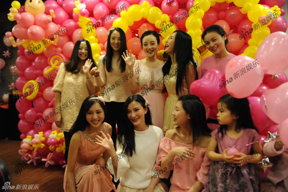 李小璐賈乃亮愛女百日宴 排場如童話世界霍思燕素顏現身