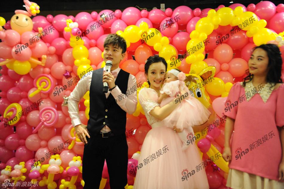 李小璐賈乃亮愛(ài)女百日宴 排場(chǎng)如童話(huà)世界霍思燕素顏現(xiàn)身