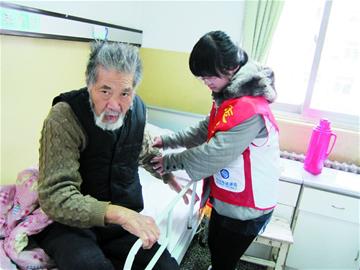 80歲老漢被兒女打進醫院