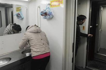 農民工45小時回家路:人聲鼎沸站著睡