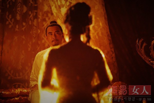 女星為藝術而裸露百態 大尺度