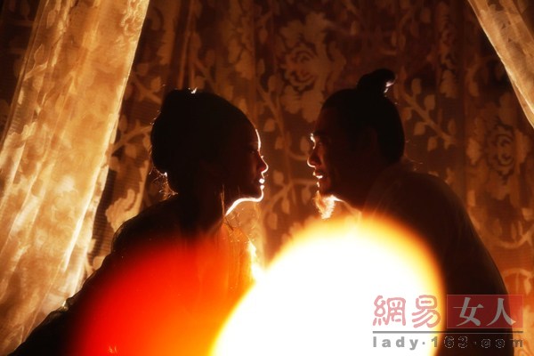 女星為藝術而裸露百態 大尺度
