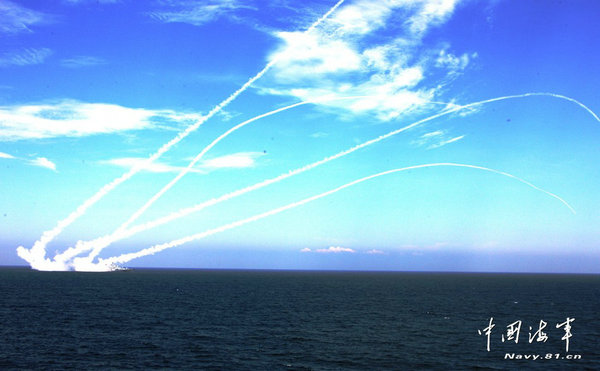 東海艦隊連續抗擊空中目標。