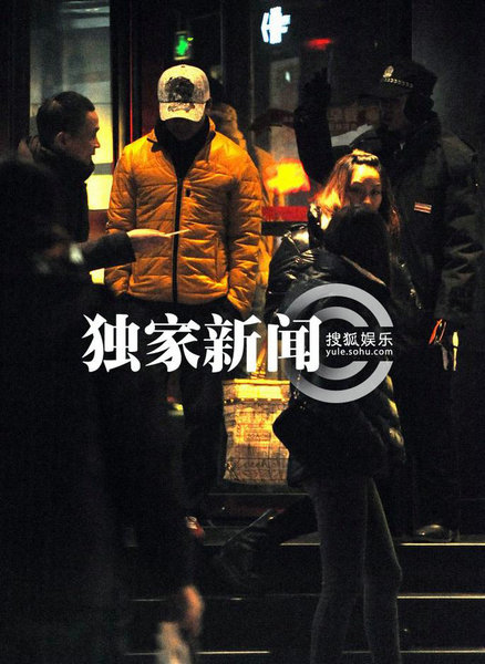 王寶強攜嬌妻吃火鍋解饞