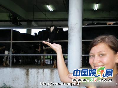 周華健17歲漂亮混血女兒自拍照首曝光 周厚恩成熟穩重