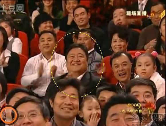 央視蛇年春晚現睡覺姐 盤點春晚意外走紅觀眾