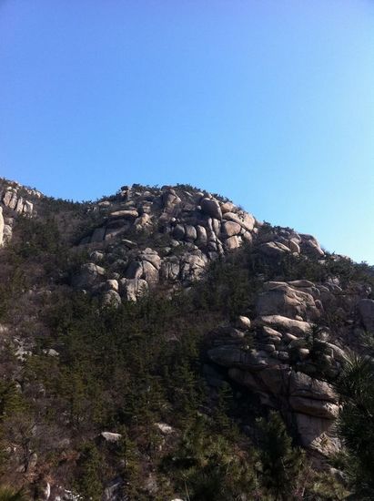 嶗山景區迎出游高峰 碧空如洗心曠神怡