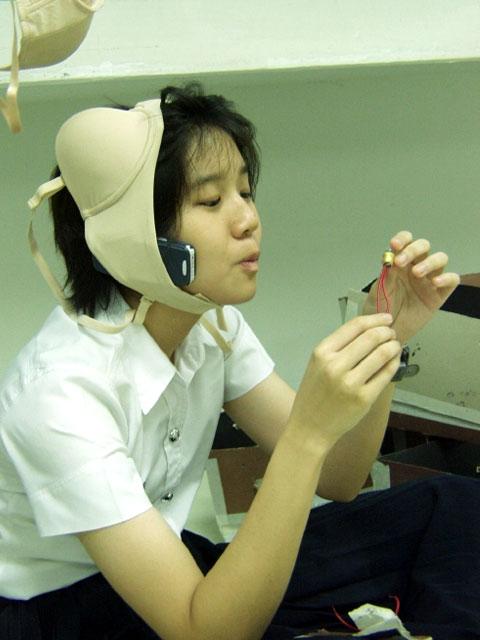 女學生的膽子到底有多大？