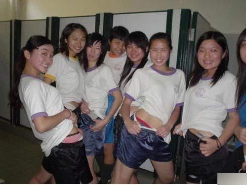 女學生的膽子到底有多大？
