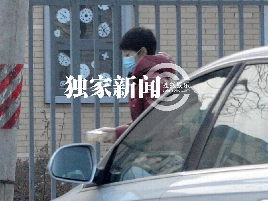 每日追星：鄧超摩登范與孫儷機場秀恩愛 馬伊琍豪車獨自接女