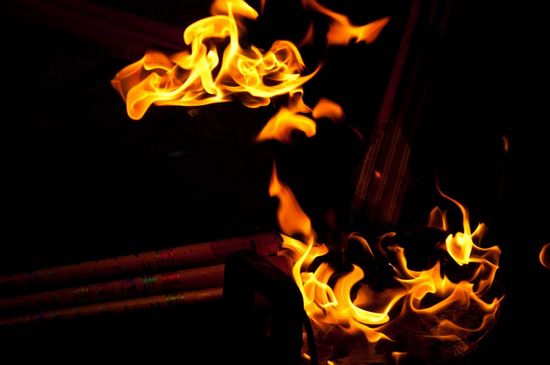 萬名香客華嚴寺祈福 攝影師拍下龍鳳香火