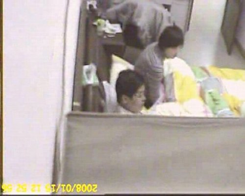 鄭州一醫生被曝多張艷照 回應稱忙工作不知情