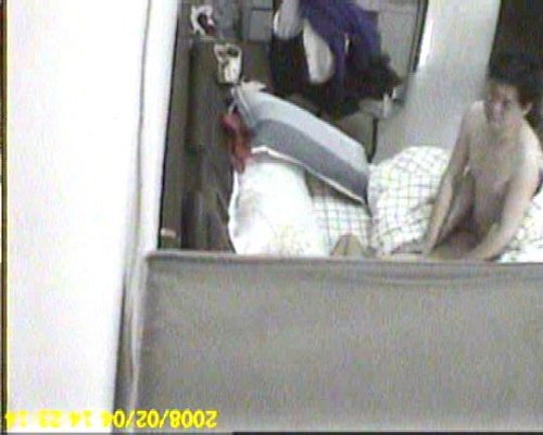 鄭州一醫生被曝多張艷照 回應稱忙工作不知情