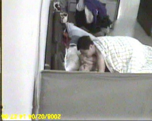 鄭州一醫生被曝多張艷照 回應稱忙工作不知情