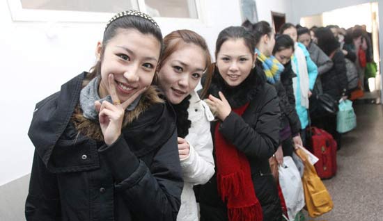 揭秘中國藝考現場：泳裝上陣堪比選妃